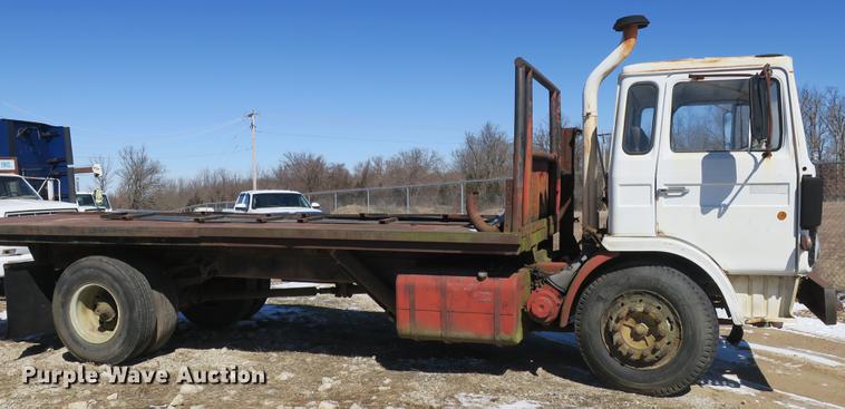 image for item DB8878 1981 Mack MS200 dump flatbed truck