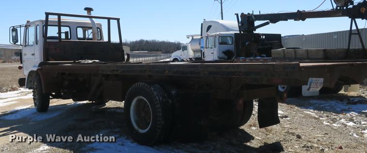 image for item DB8878 1981 Mack MS200 dump flatbed truck