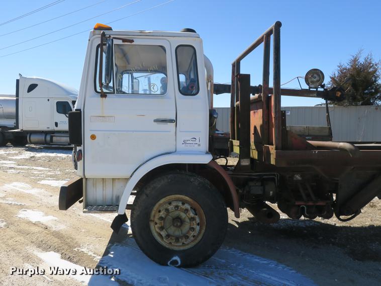 image for item DB8878 1981 Mack MS200 dump flatbed truck