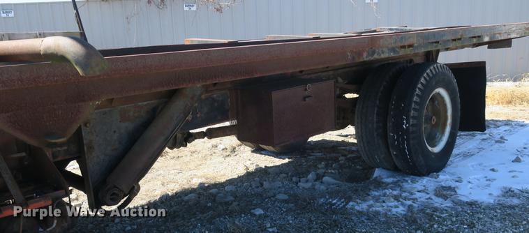 image for item DB8878 1981 Mack MS200 dump flatbed truck