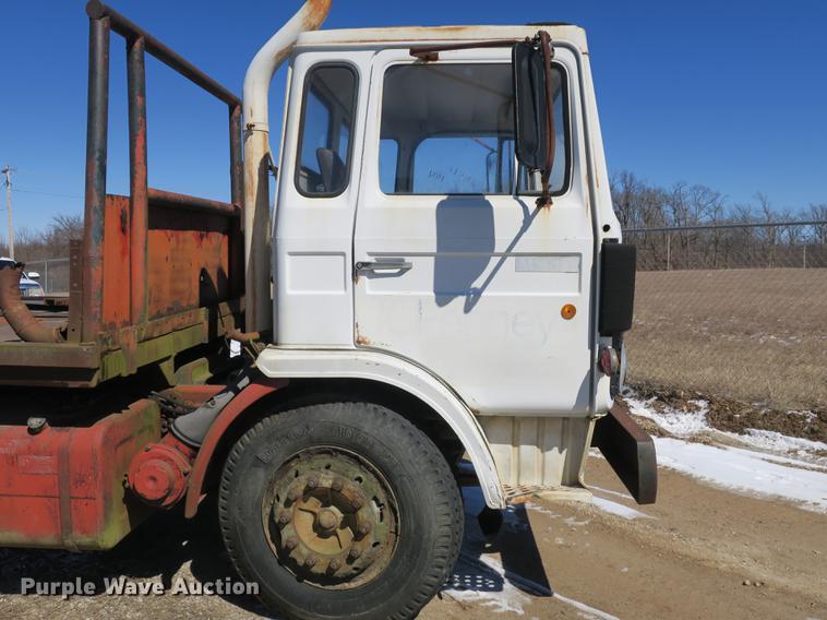 image for item DB8878 1981 Mack MS200 dump flatbed truck