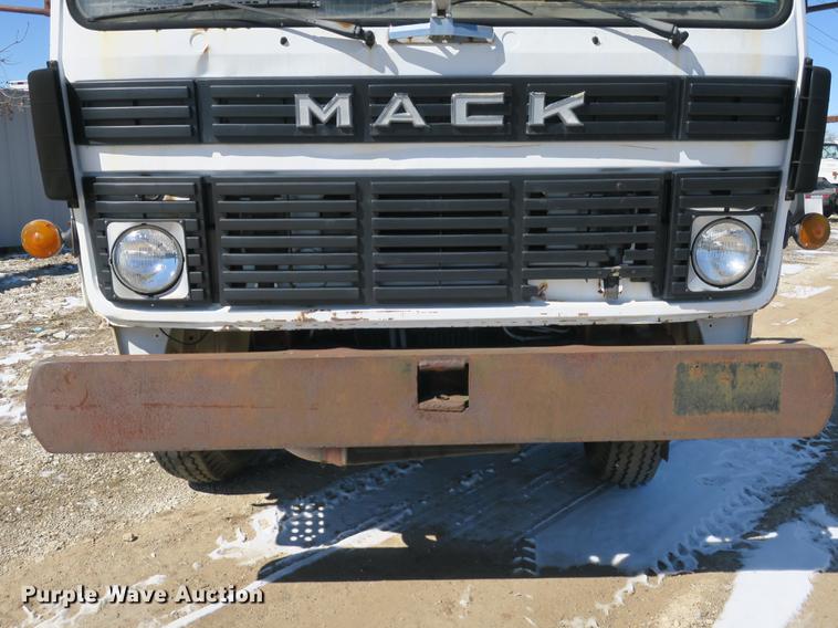 image for item DB8878 1981 Mack MS200 dump flatbed truck