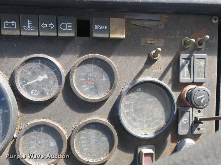 image for item DB8878 1981 Mack MS200 dump flatbed truck