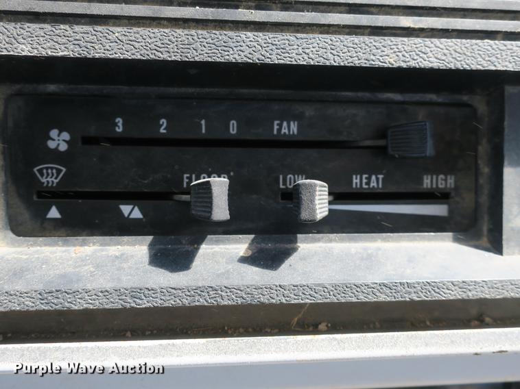 image for item DB8878 1981 Mack MS200 dump flatbed truck