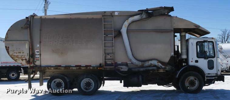 image for item DB8882 2005 Mack refuse truck