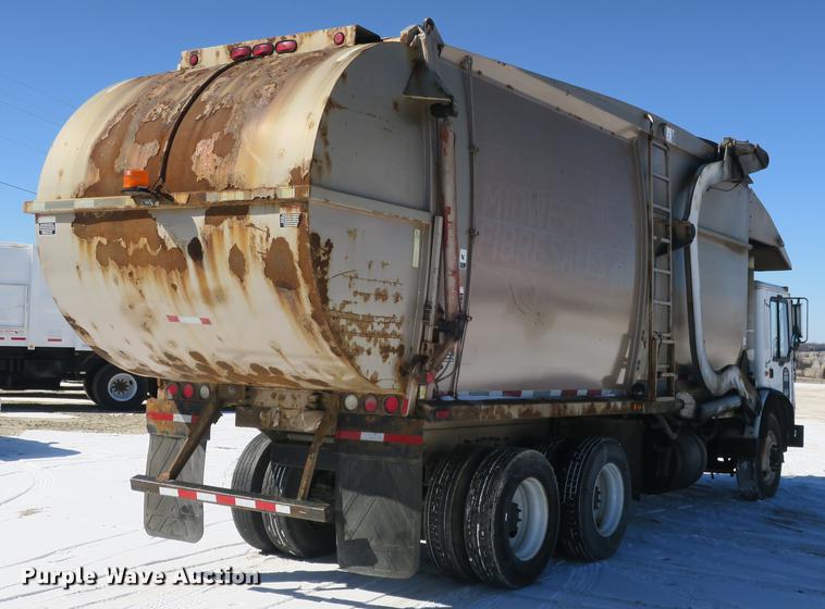 image for item DB8882 2005 Mack refuse truck