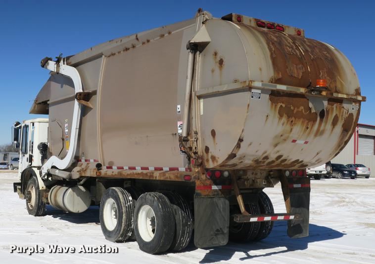 image for item DB8882 2005 Mack refuse truck