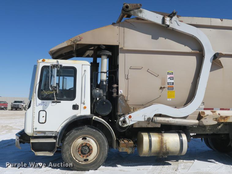 image for item DB8882 2005 Mack refuse truck
