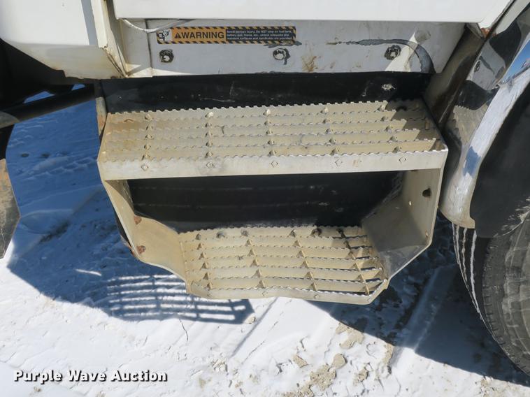 image for item DB8882 2005 Mack refuse truck