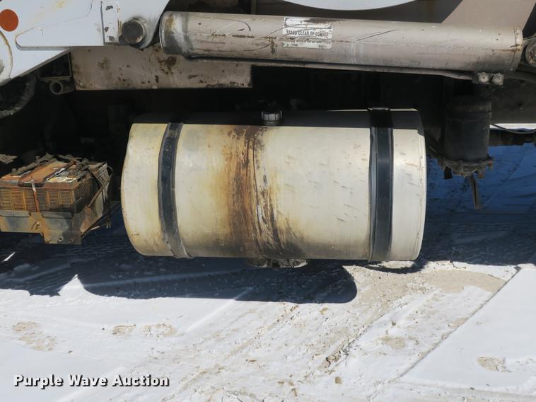 image for item DB8882 2005 Mack refuse truck