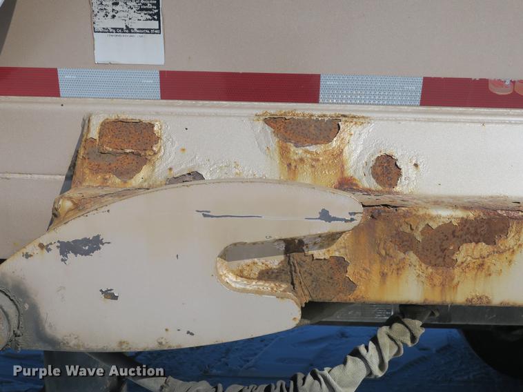 image for item DB8882 2005 Mack refuse truck