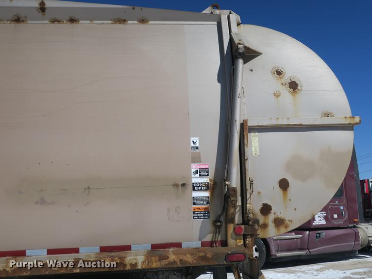 image for item DB8882 2005 Mack refuse truck