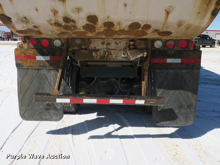 image for item DB8882 2005 Mack refuse truck