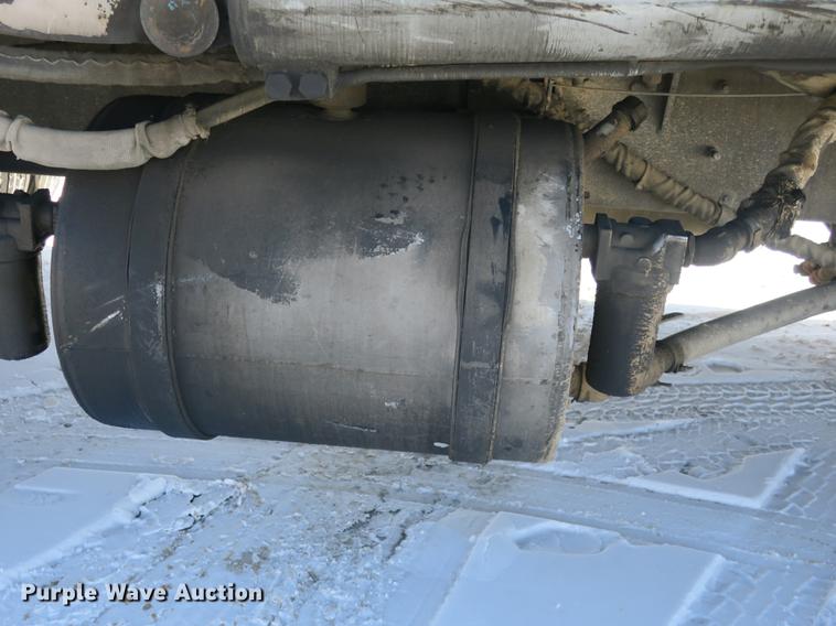 image for item DB8882 2005 Mack refuse truck