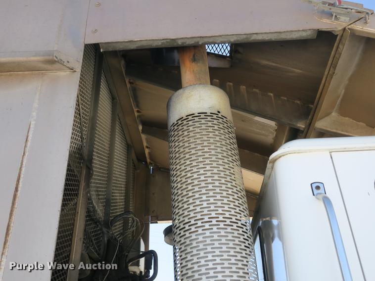 image for item DB8882 2005 Mack refuse truck