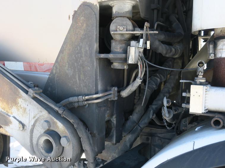 image for item DB8882 2005 Mack refuse truck