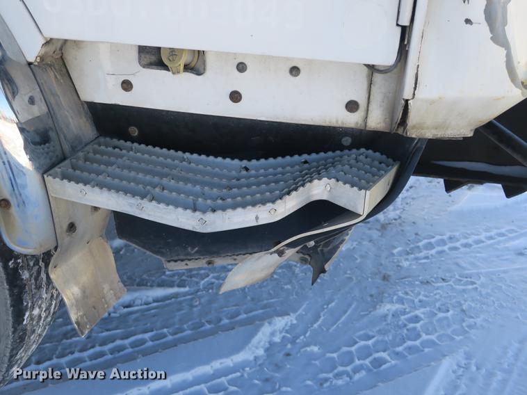 image for item DB8882 2005 Mack refuse truck