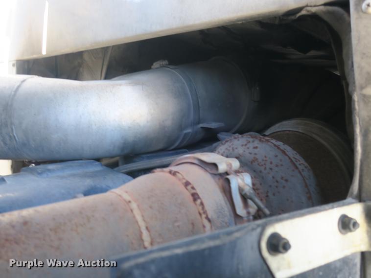 image for item DB8882 2005 Mack refuse truck