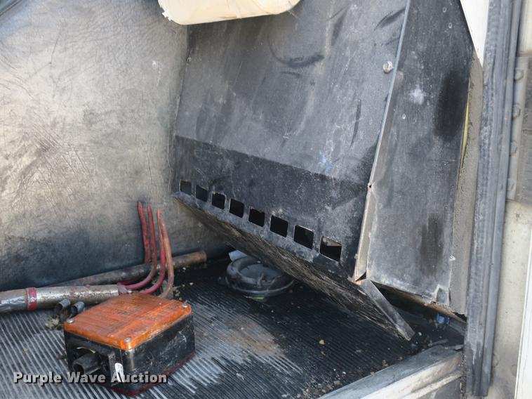 image for item DB8882 2005 Mack refuse truck