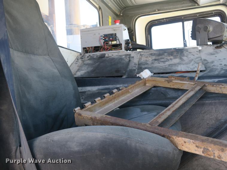 image for item DB8882 2005 Mack refuse truck