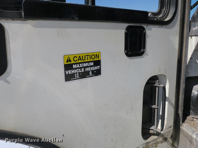 image for item DB8882 2005 Mack refuse truck