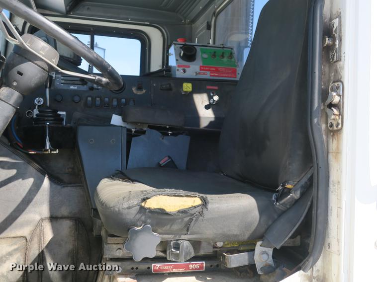 image for item DB8882 2005 Mack refuse truck