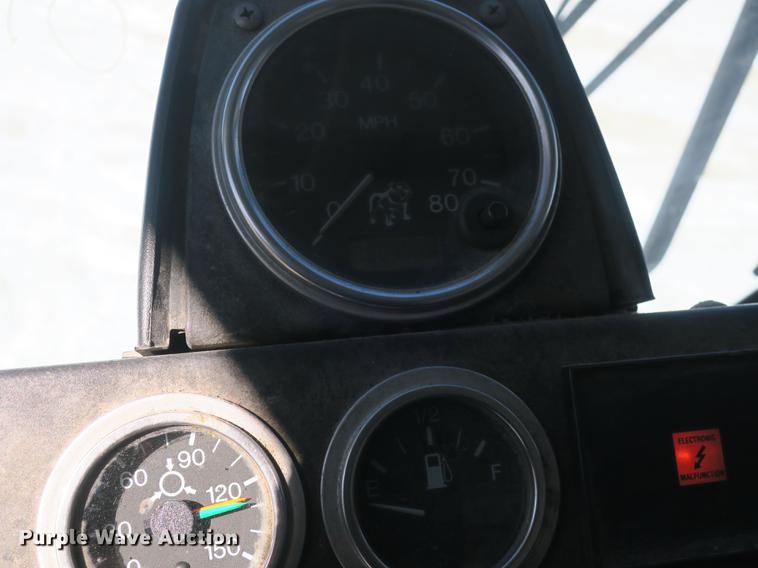 image for item DB8882 2005 Mack refuse truck