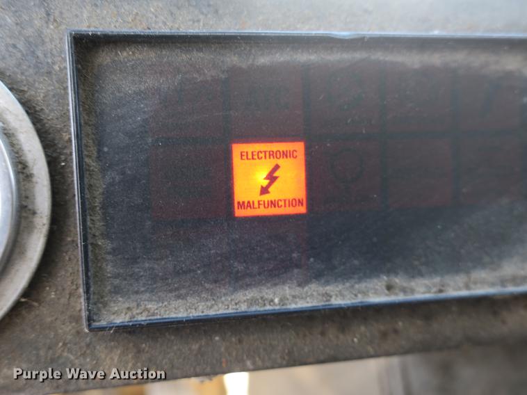 image for item DB8882 2005 Mack refuse truck