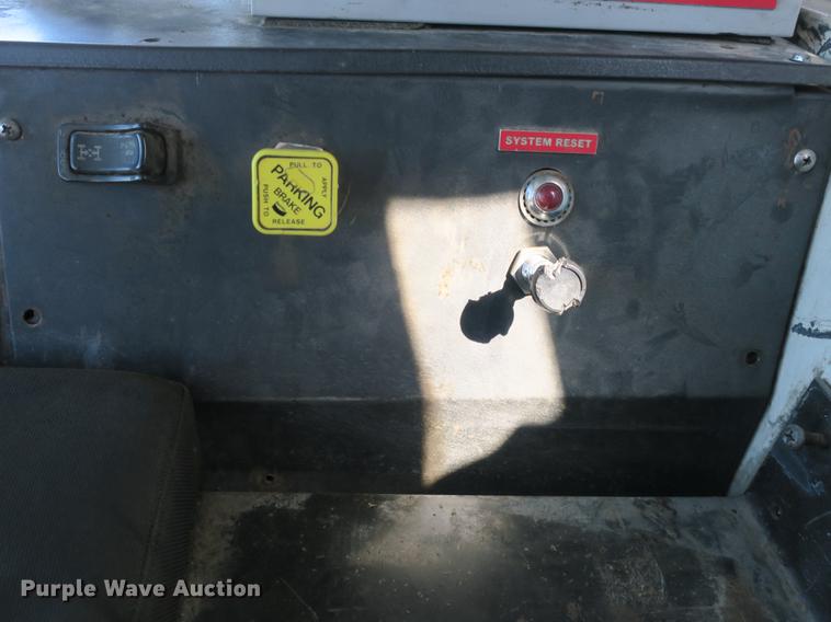 image for item DB8882 2005 Mack refuse truck