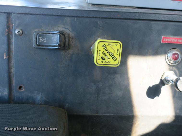 image for item DB8882 2005 Mack refuse truck