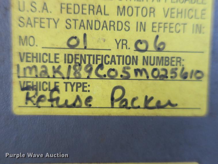 image for item DB8882 2005 Mack refuse truck