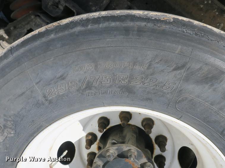 image for item DB8882 2005 Mack refuse truck