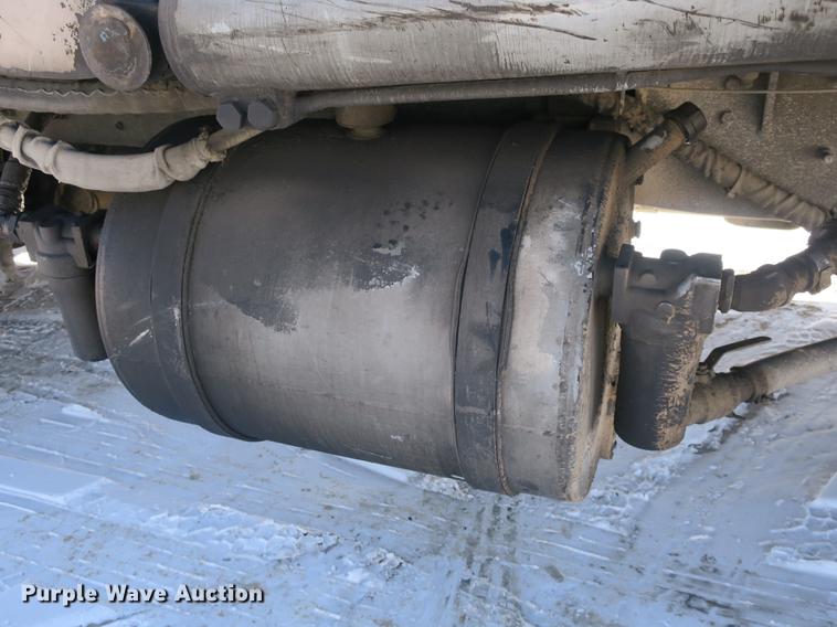 image for item DB8882 2005 Mack refuse truck