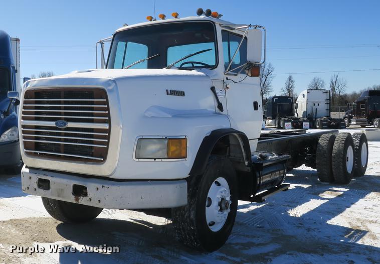 image for item DB8883 1994 Ford L9000 truck cab and chassis