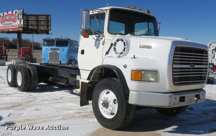 image for item DB8883 1994 Ford L9000 truck cab and chassis