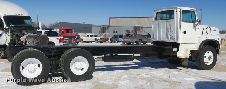 image for item DB8883 1994 Ford L9000 truck cab and chassis