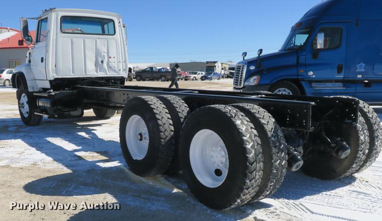 image for item DB8883 1994 Ford L9000 truck cab and chassis