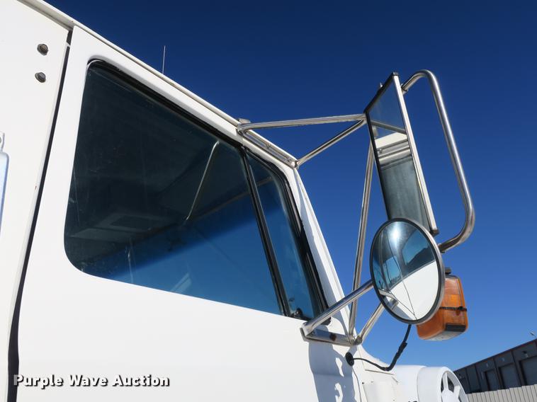 image for item DB8883 1994 Ford L9000 truck cab and chassis