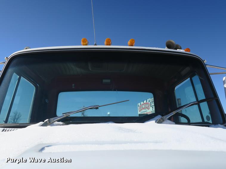 image for item DB8883 1994 Ford L9000 truck cab and chassis