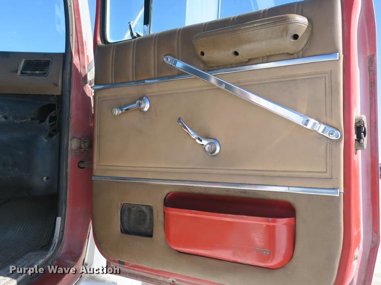 image for item DB8883 1994 Ford L9000 truck cab and chassis