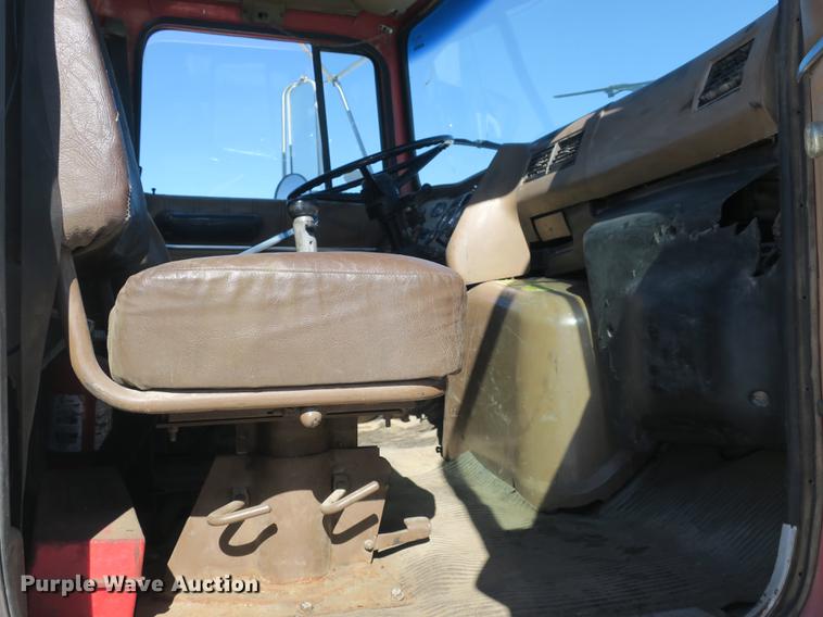 image for item DB8883 1994 Ford L9000 truck cab and chassis