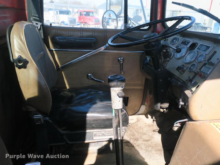 image for item DB8883 1994 Ford L9000 truck cab and chassis