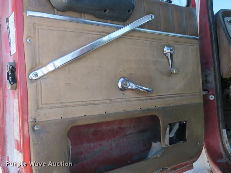 image for item DB8883 1994 Ford L9000 truck cab and chassis