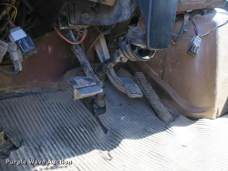 image for item DB8883 1994 Ford L9000 truck cab and chassis