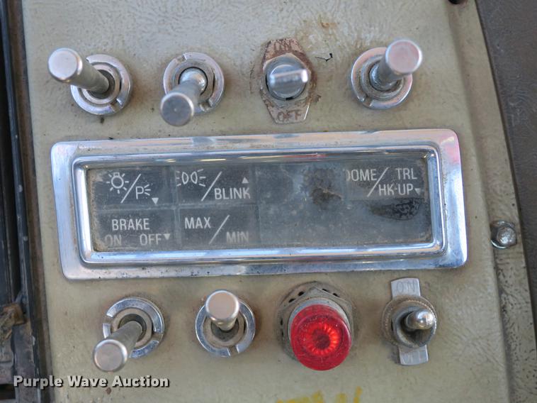 image for item DB8883 1994 Ford L9000 truck cab and chassis