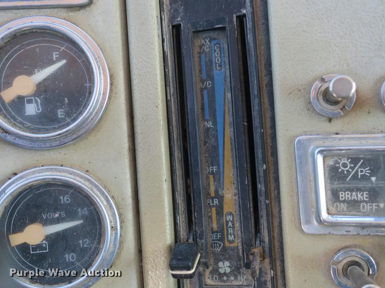 image for item DB8883 1994 Ford L9000 truck cab and chassis