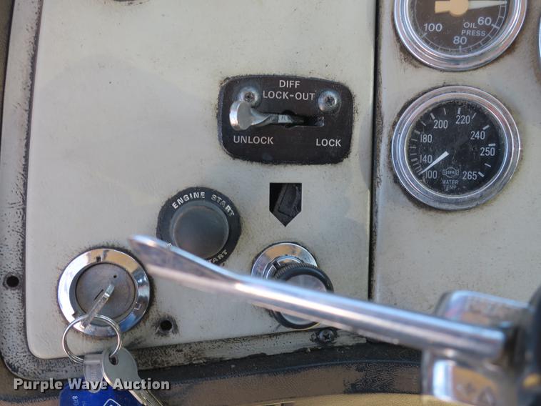 image for item DB8883 1994 Ford L9000 truck cab and chassis