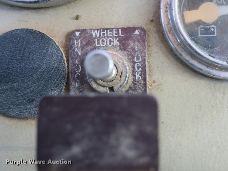 image for item DB8883 1994 Ford L9000 truck cab and chassis