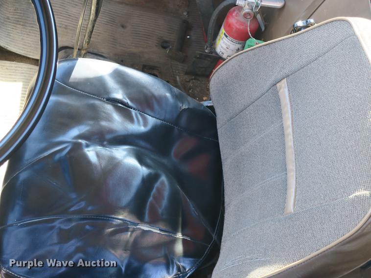 image for item DB8883 1994 Ford L9000 truck cab and chassis