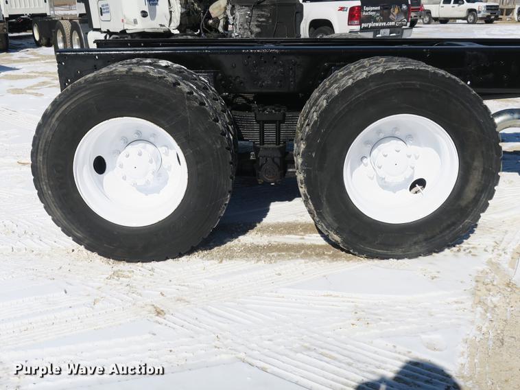 image for item DB8883 1994 Ford L9000 truck cab and chassis